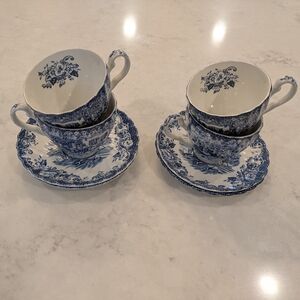 Set Of 8 Porcelain Teacups And Saucer